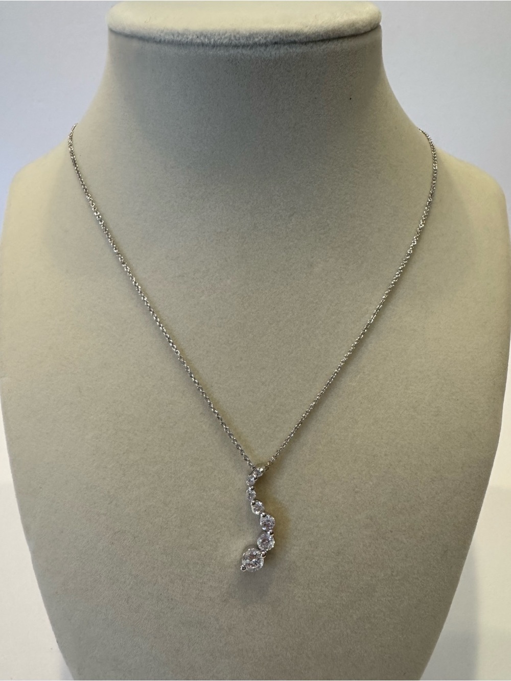Sterling Silver Curved Cubic Zirconia Pendant Necklace 925 stamped Silver 18”